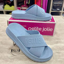 Petite Jolie Chinelo