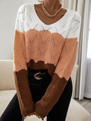 Suéter Feminino Sofia - Elegância Listrada com Decote V e Design Contemporâneo